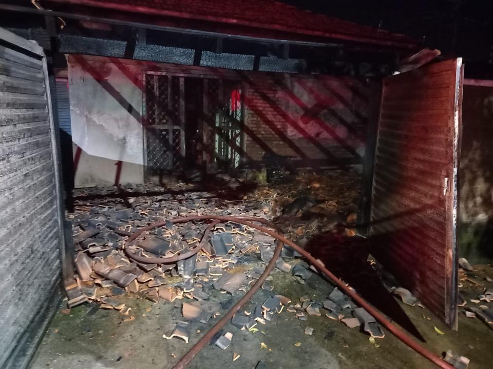 Foto 3 de 4 — Causa de incêndio em residência na Vila Xavier será investigada; veja as fotos